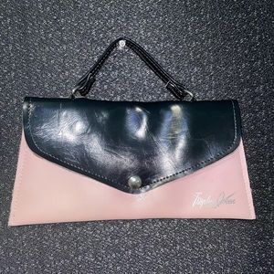 ICONIC TROPHY QUEEN Y2K BAG 💕